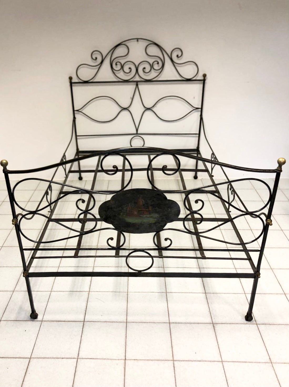 Letto in ferro battuto . XIX secolo