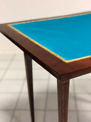 Tavolino con piano ribaltabile. Inizio XIX secolo