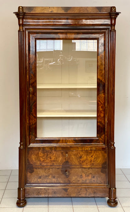Vetrina Carlo X lombarda noce . XIX secolo