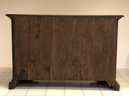 Veneered chest of drawers Reggio Modena. 17th century