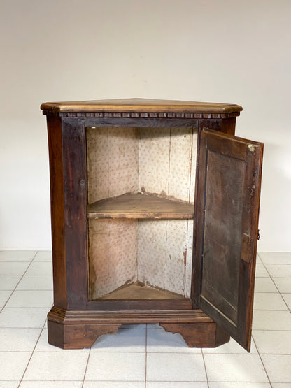 Walnut and chestnut corner cabinet Piedmont 18th century