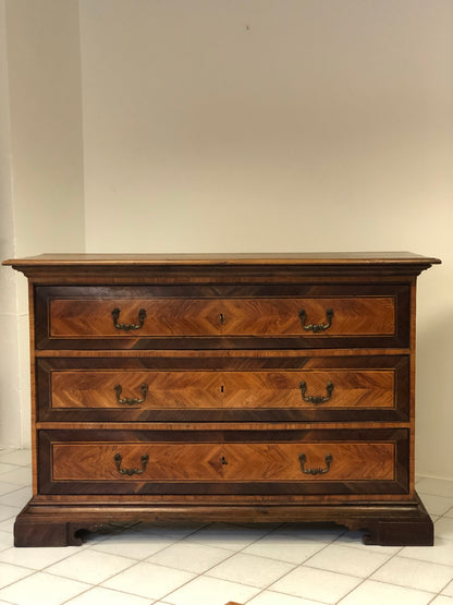 Veneered chest of drawers Reggio Modena. 17th century