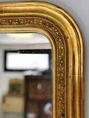 Specchiera lombarda in foglia oro zecchino . Metà XIX secolo . Restaurata