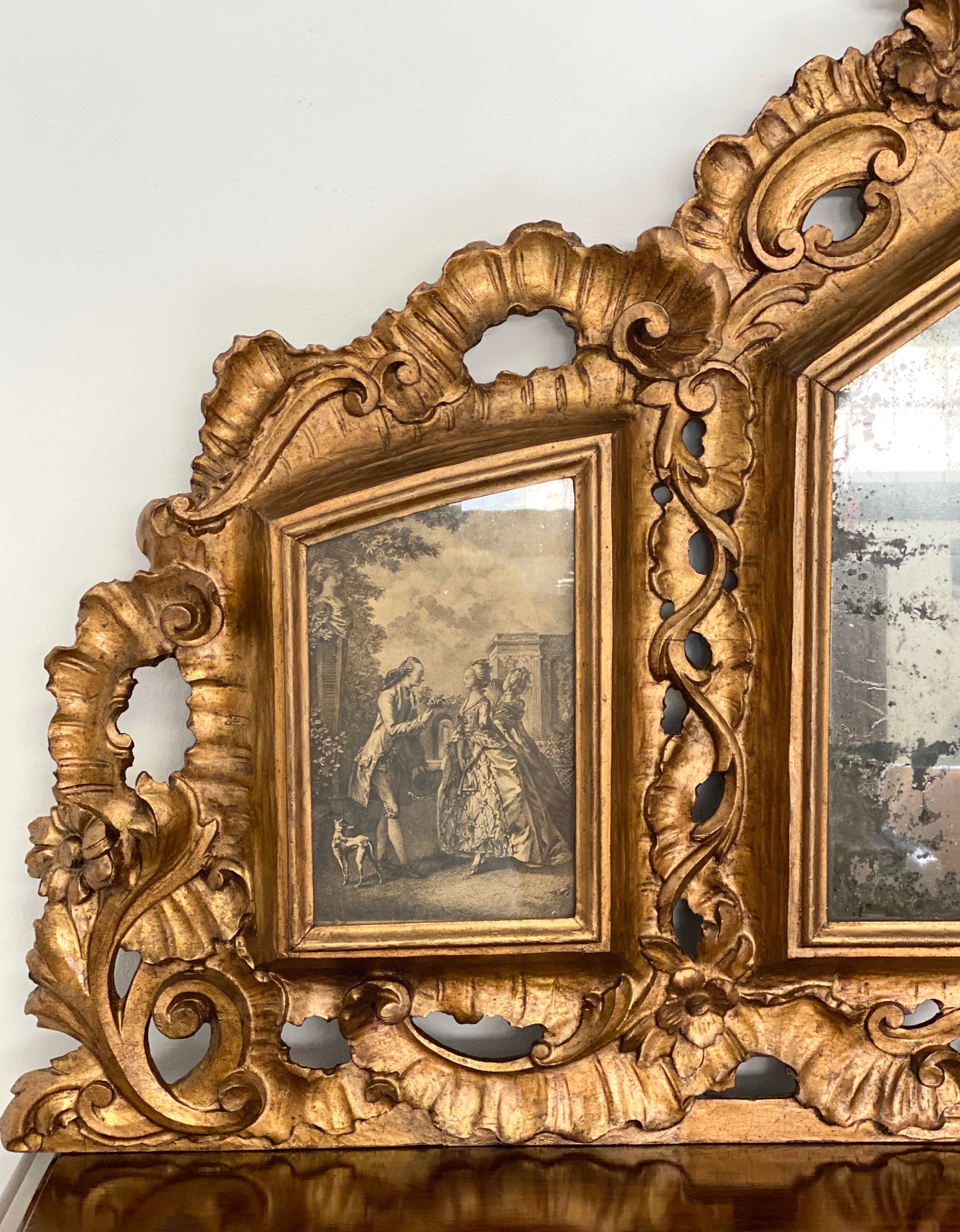 Specchiera in legno intagliato dorato fine XIX secolo