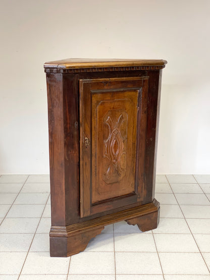 Walnut and chestnut corner cabinet Piedmont 18th century