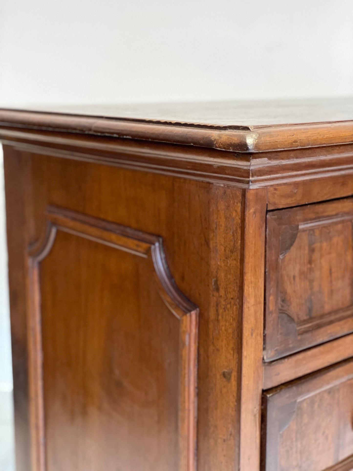 Louis XIV Reggio chest of drawers. Emilia, mid-17th century