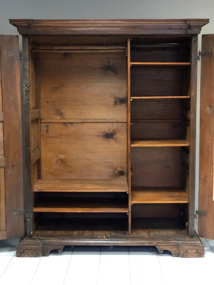 Walnut wardrobe with cloverleaf. Genoa 17th century