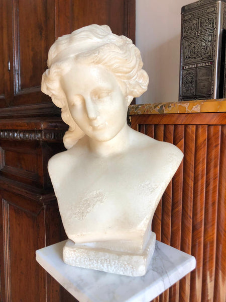 Busto in marmo bianco donna nobile . XIX secolo