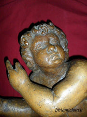 Putto in legno di noce del Cinquecento